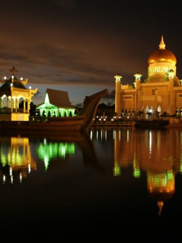 <p>
	<span style="color: rgb(0, 0, 0); font-family: sans-serif; font-size: 11px; line-height: 15.828125px; text-align: center; background-color: rgb(249, 249, 249);">Джамията Султан Омар Али Саифуддин&nbsp;</span></p>
<p>
	&nbsp;</p>
