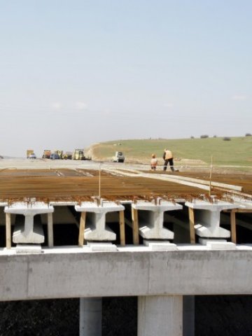 <p>
	<em>Изграждане на Лот 3 от автомагистрала &quot;Тракия&quot; &nbsp; Снимка: БТА</em></p>
