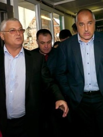 <p>
	<em>Поради изключително редките случаи на инвестиции в животновъдството при откриването на фермата край Ямбол присъства и премиерът Бойко Борисов </em>&nbsp; &nbsp;Снимка: МЗХ</p>
