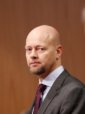 <p>
	Ингве Слингстад, изпълнителен директор на Norges Bank Investment Management. <em>Снимка: Ройтерс</em></p>
