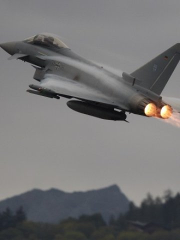 <p>
	Eurofighter на EADS. <em>Снимка: Ройтерс</em></p>
