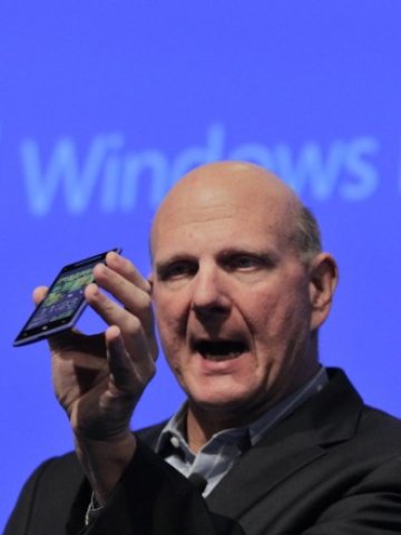 <p>
	Стив Балмър ще вземе по-нисък бонус от миналогодишния си. <em>Снимка: Ройтерс</em></p>
