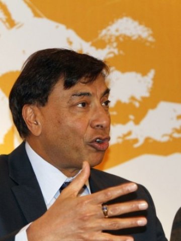 <p>
	Лакшми Митал. <em>Снимка: Ройтерс</em></p>
