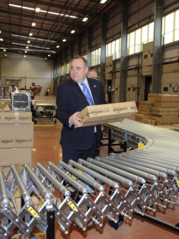 <p>
	Amazon ще инвестира набраните средства и в складове. <em>Снимка: Ройтерс</em></p>
