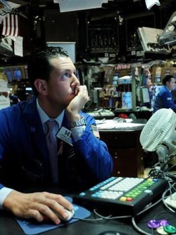 <p>Трейдър на фондовата борса в Ню Йорк. <i>Снимка: БТА</i></p>