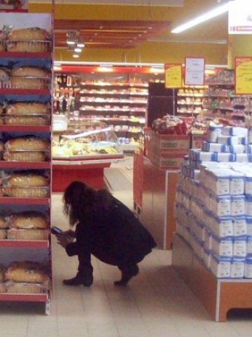 <p>
	<em>Последната статистика сочи, че около 60 на сто от потреблението минава през търговските вериги </em>&nbsp; &nbsp;Снимка: БТА &nbsp;</p>
