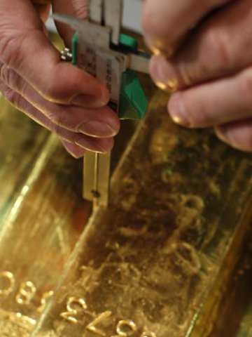 <p>
	Спекулативните инвеститори рязко се увеличи нетните си дълги позиции в злато през седмицата до 26-ти юли. <em>Снимка: Ройтерс</em></p>
