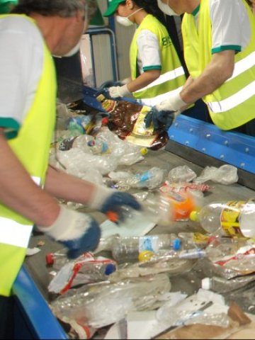 <p>
	<em>Най-големите инвестиции до момента са в инсталации за преработка на пластмасовите отпадъци</em> &nbsp; Снимка: БТА</p>
