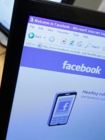 <p>
	Facebook се оказва твърде важен за американската икономика.<em> Снимка: Ройтерс</em></p>
