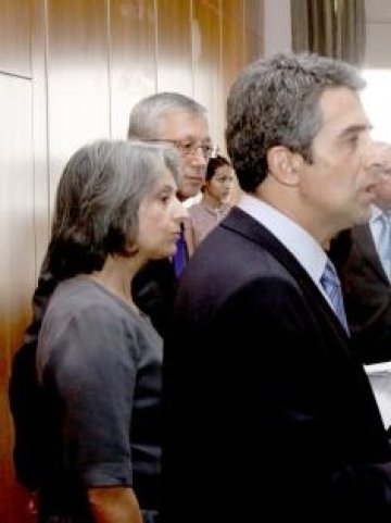 <p>
	Кандидатпрезидентската двойка на управляващите от ГЕРБ Росен Плевнелиев и Маргарита Попова. <em>Снимка: БТА</em></p>
