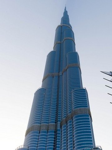 <p>Ресторантът, намиращ се на върха на небостъргача, предлага невероятна гледка над Дубай. <i>Снимка: Flickr Лиценз: </i><a target="_blank" href="http://creativecommons.org/licenses/by/2.0/"><i>Cretive Commons </i></a></p>