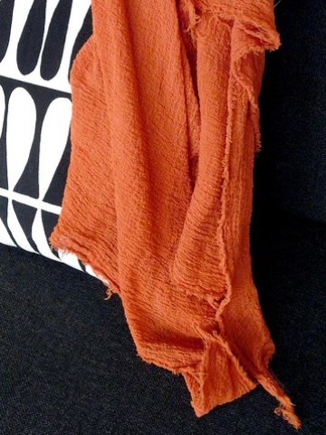 <p>Оранжевото присъства на модните подиуми особено силно за сезон прелет-лято 2011. <i>Снимка: Flickr, Лиценз: </i><a target="_blank" href="http://creativecommons.org/licenses/by/2.0/"><i>Creative Commons</i></a></p>