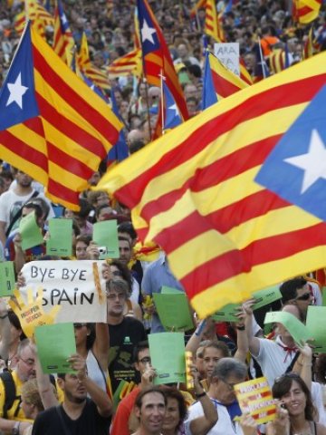 <p>
	Демонстрация в подкрепа на независимостта на Каталуния. <em>Снимка: Ройтерс</em></p>
