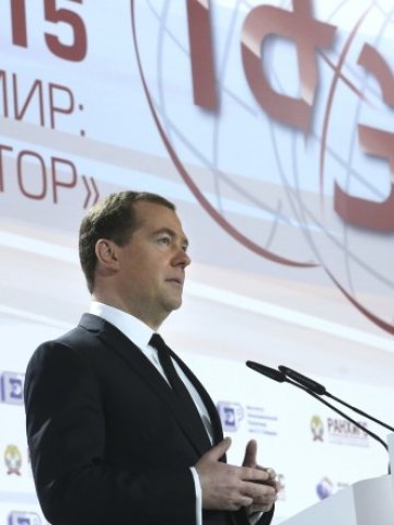 <p>
	Медведев по време на форума. <em>Снимка: Ройтерс</em></p>
