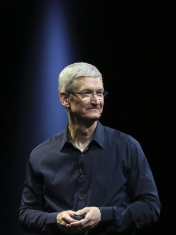 <p>
	Тим Кук по време на представянето. <em>Снимка: Ройтерс</em></p>
