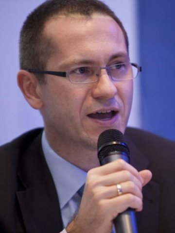 <p>
	Гюнтер Артнер. <em>Снимка: erstegroup.com</em></p>
