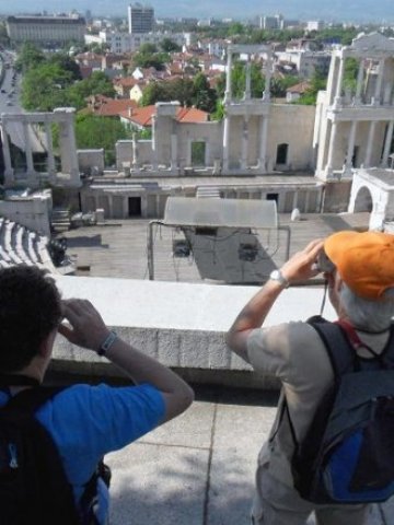 <p>
	Първите групи чуждестранни туристи вече се появиха в Пловдив. <em>Снимка: БТА</em></p>
