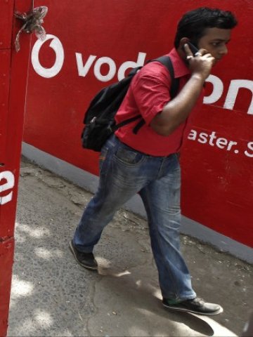 <p>
	Подслушването е широко използвано в някои от 29 страни, в които Vodafone оперира. <em>Снимка: Ройтерс</em></p>
