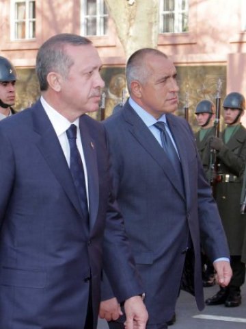 <p>
	Двамата премиери в началото на визитата. Снимка: МС</p>
