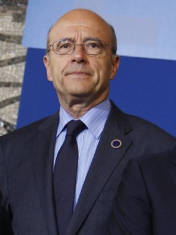 <p>
	Ален Жупе преди срещата в Рим. <em>Снимка: Ройтерс&nbsp;</em></p>
