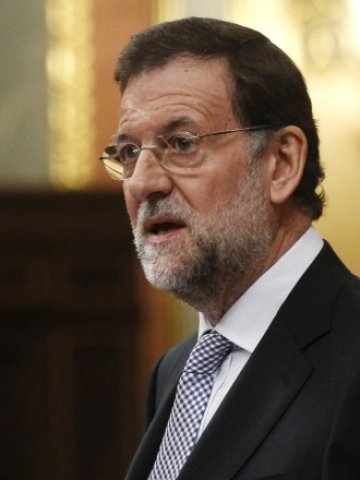 <p>
	Премиерът Мариано Рахой поне засега не коментира нито този случай, нито обвиненията срещу други политици. <em>Снимка: Ройтерс</em></p>
