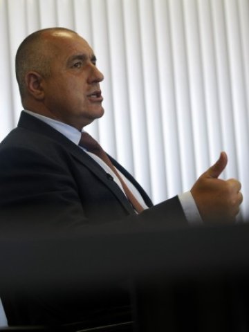 <p>
	Борисов:&nbsp;&bdquo;Планът &quot;Орешарски&quot; предвижда да се вземе 1 милиард, за да се покрие някаква имагинерна дупка&quot;. <em>Снимка: Ройтерс</em></p>
