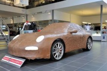 Холандци покриха ново Porsche Carrera S 997 с... шоколад
