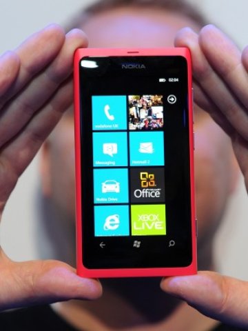 <p>
	След Lumia 800 Nokia може да изненада почитателите си с нов таблет.<em> Снимка: Ройтерс</em></p>
