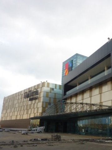 <p>
	Инфраструктурата пред някои молове изглежда по този начин. <em>Снимка:&nbsp;Galleria Burgas</em></p>
