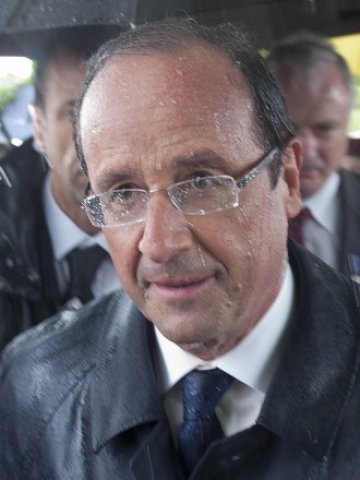 <p>
	Френският президент Франсоа Оланд обеща да предложи нови бюджетни мерки. <em>Снимка: Ройтерс</em></p>
