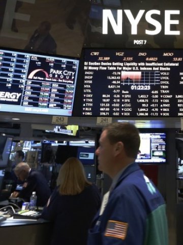 <p>
	Част от инвеститорите на Wall Street решиха днес да кешират вложенията си. <em>Снимка: Ройтерс</em></p>
