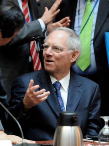 <p>
	Волфганг Шойбле е назначил специална проверка в министерството си, за да хване &quot;къртицата&quot;. <em>Снимка: Ройтерс</em></p>
