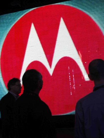 <p>
	Делото започна през 2010 г., когато Motorola обвини Apple в нарушаване на няколко патента. <em>Снимка: Ройтерс</em></p>
