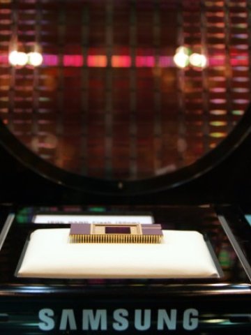 <p>
	Samsung е един от лидерите на пазара на чипове. <em>Снимка: Ройтерс</em></p>
