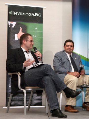 <p>
	На снимката: Георги Ангелов и Илко Йоцев</p>
