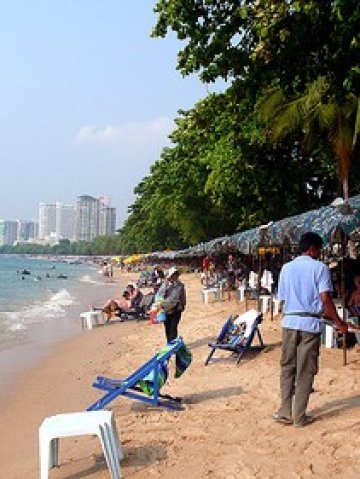 <p>Плажът е съвсем тесен по време на прилив.<i> Снимка: jbremer57, лиценз: </i><a target="_blank" href="http://creativecommons.org/licenses/by/2.0/"><i><span lang="en-US">Creative Commons</span></i></a></p>