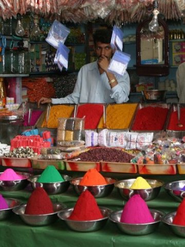 <p style="text-align: start;">
	<span style="text-align: center; ">Покачването на цените на храните в Индия предизвика неочаквано висока инфлация. <em>Снимка: Flickr, Лиценз: Creative Commons</em></span></p>
