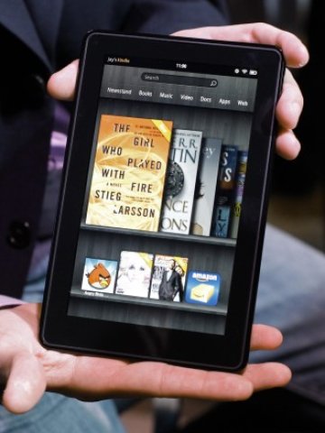 <p>
	Хитовият Kindle Fire донесе втора позиция на&nbsp;Amazon само три месеца след старта на продажбите. Снимка: Ройтерс</p>
