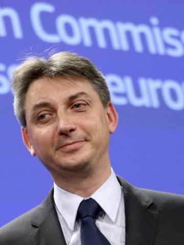 <p>
	<span style="font-size: 11.8181819915771px;">Еврокомисарят по бюджета Яцек Доминик: &quot;Великобритания може да бъде глобена&quot;. <em>Снимка: Ройтерс</em></span></p>
