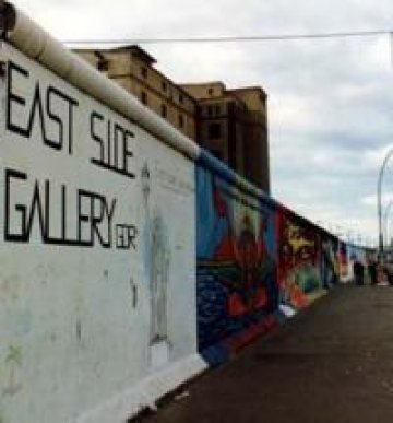 Снимка: EastSideGallery.com