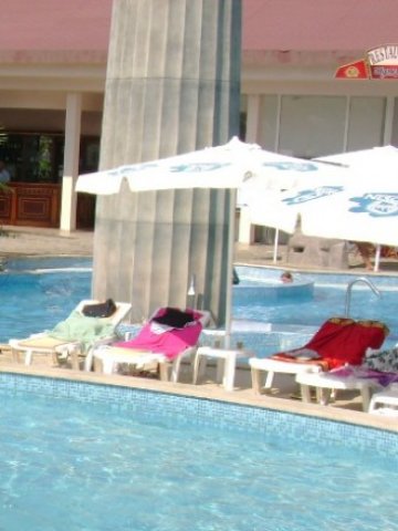 <p>
	Голяма част от басейните по Черноморието са незаконни.<em> Снимка: Investor.bg</em></p>
