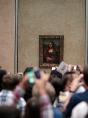 <p>
	Шедьовърът е изложен в Парижкия Лувър. <em>Снимка: Ройтерс</em></p>
