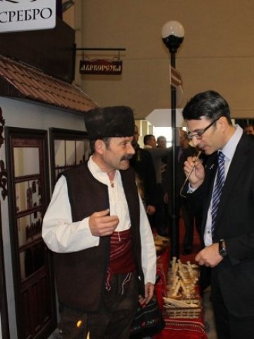 <p>
	След като откри туристическата борса, министърът на икономиката, енергетиката и туризма Трайчо Трайков обиколи щандовете &nbsp;Снимка: МИЕТ</p>
