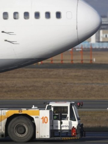 <p>
	Около 200 диспечери стачкуват днес във Франкфурт. <em>Снимка: Ройтерс</em></p>
