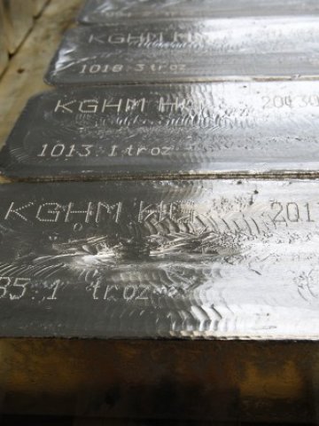 <p>
	&quot;Среброто е по-волатилно, с по-малко ликвиден пазар&quot;, смята анализатор. <em>Снимка: Ройтерс</em></p>
