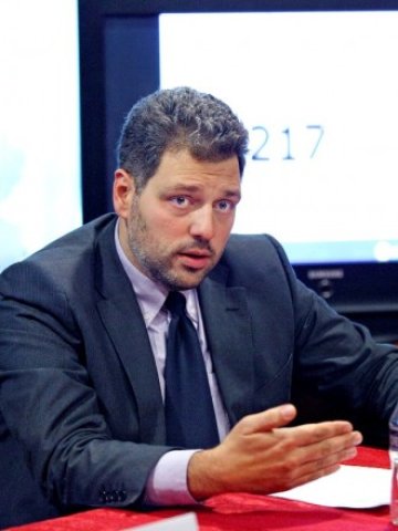 <p>
	Mениджърyt на D-Link България Огнян Данчев. <em>Снимка:&nbsp;New Approach&nbsp;</em></p>

