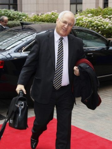 <p>
	Кипърският министър на финансите Кикис Казамиес. <em>Снимка: Ройтерс</em></p>
