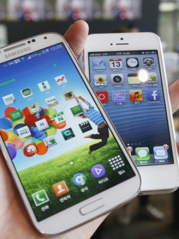 <p>
	Galaxy S4 може да стане най-продаваният смартфон в света за второто полугодие на 2013 г. <em>Снимка: Ройтерс</em></p>
