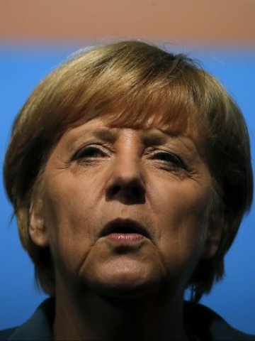 <p>
	Досегашният канцлер Ангела Меркел най-вероятно ще продължи да заема поста и след изборите в неделя. <em>Снимка: Ройтерс</em></p>

