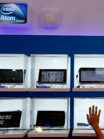 <p>
	Един от щандовете на Intel на&nbsp;изложението Computex в Тайван. <em>Снимка: Ройтерс</em></p>
